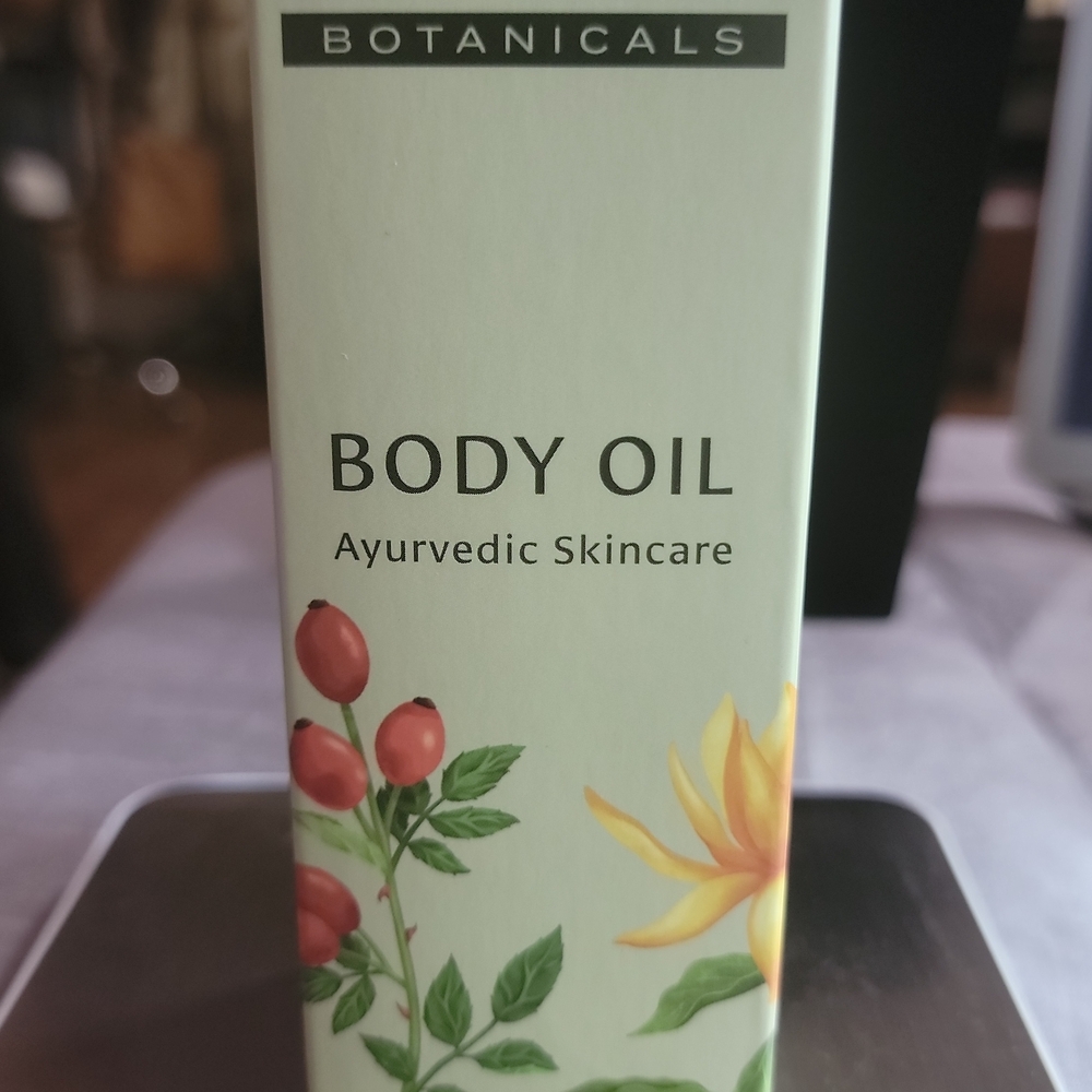 Body Oil - Ayurvedic Skincare - Picture 2 of 4